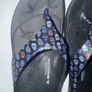 Algeria Ode Sugar Skull thing sandal